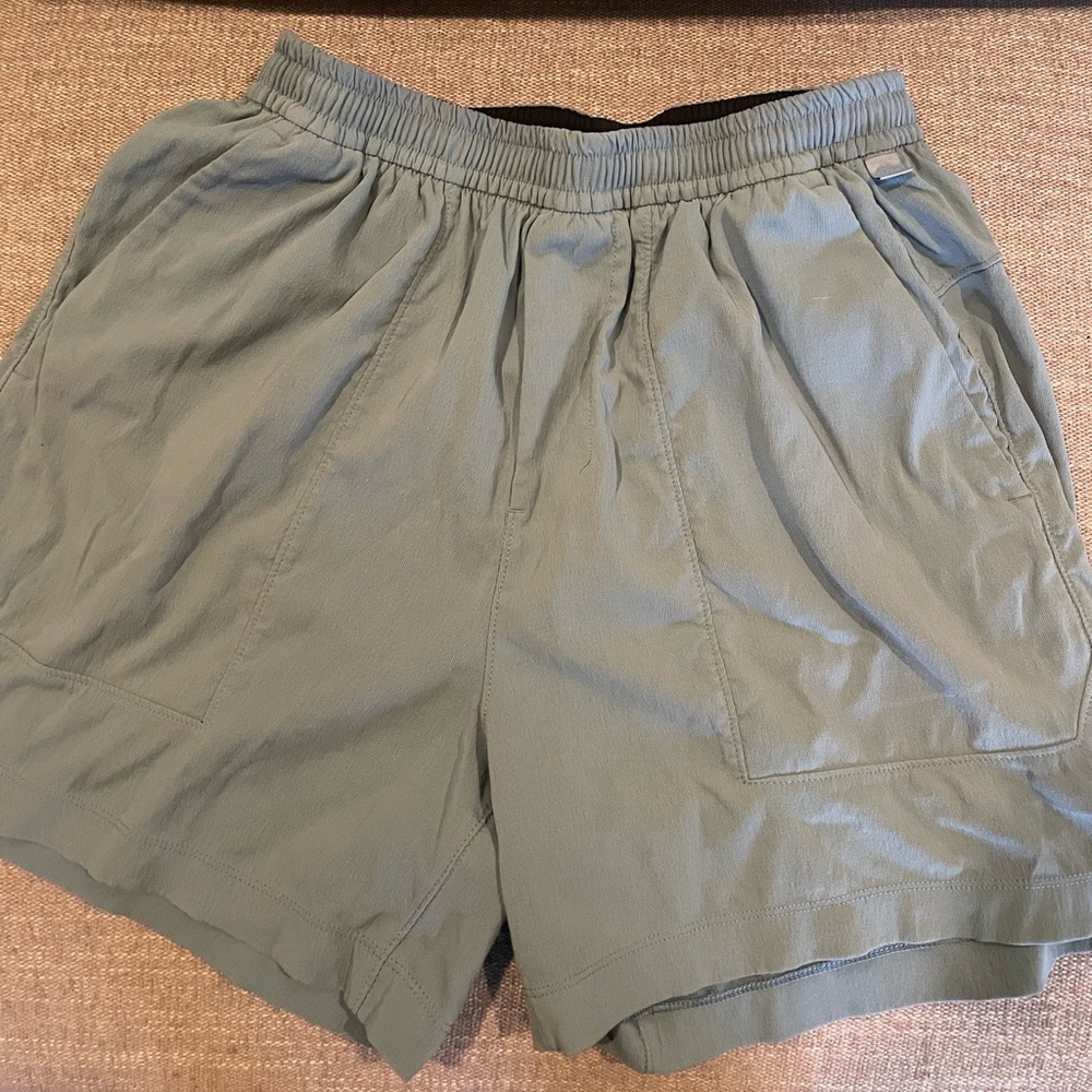 Lululemon light blue/grey bowline short 5”
